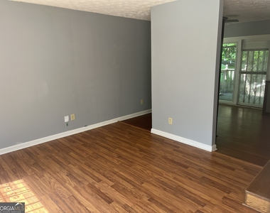 2561 Lewfield Circle Se - Photo Thumbnail 4