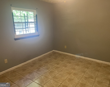 2561 Lewfield Circle Se - Photo Thumbnail 7