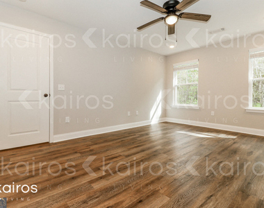 153 Cottage Grove Road - Photo Thumbnail 8