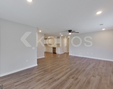 122 Cottage Grove Road - Photo Thumbnail 2