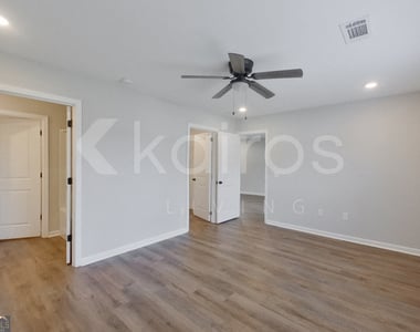 122 Cottage Grove Road - Photo Thumbnail 14