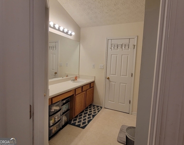 6904 Silver Bend Place - Photo Thumbnail 23