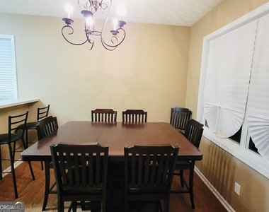 6904 Silver Bend Place - Photo Thumbnail 7