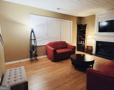 6904 Silver Bend Place - Photo Thumbnail 4