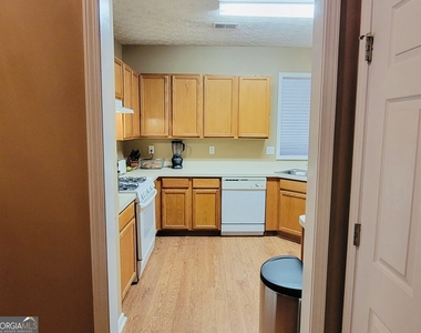 6904 Silver Bend Place - Photo Thumbnail 10