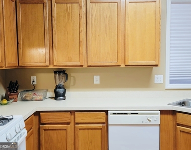 6904 Silver Bend Place - Photo Thumbnail 9