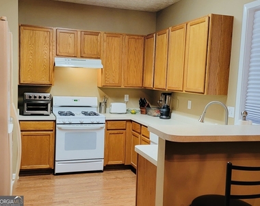 6904 Silver Bend Place - Photo Thumbnail 8
