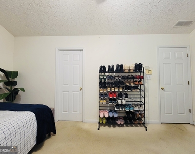 6904 Silver Bend Place - Photo Thumbnail 14