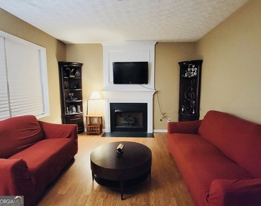 6904 Silver Bend Place - Photo Thumbnail 1