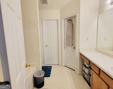 6904 Silver Bend Place - Photo Thumbnail 22