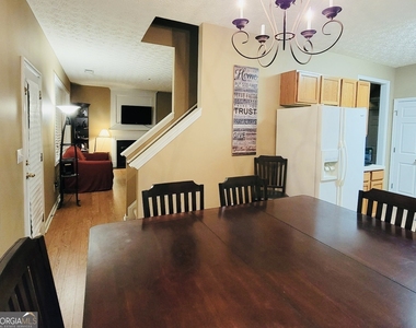 6904 Silver Bend Place - Photo Thumbnail 5