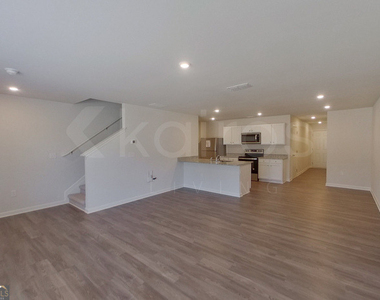 307 Ironwood Court - Photo Thumbnail 2