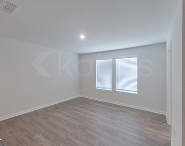 307 Ironwood Court - Photo Thumbnail 8