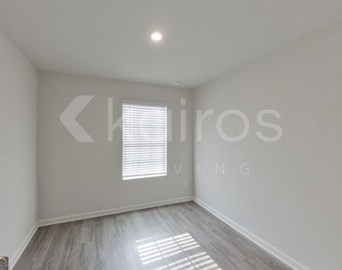 371 Ironwood Court - Photo Thumbnail 11
