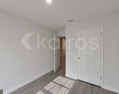 371 Ironwood Court - Photo Thumbnail 12