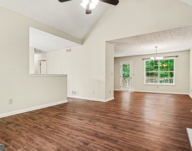 181 N Springs Drive - Photo Thumbnail 4