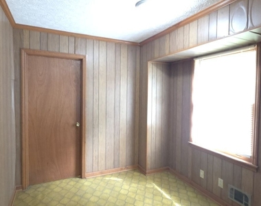 1382 Mary Dale Drive Sw - Photo Thumbnail 3