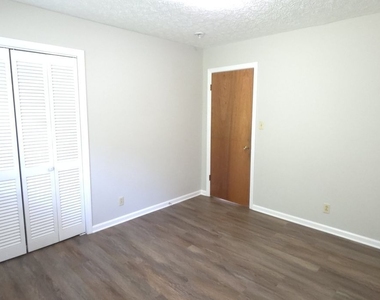 1382 Mary Dale Drive Sw - Photo Thumbnail 7