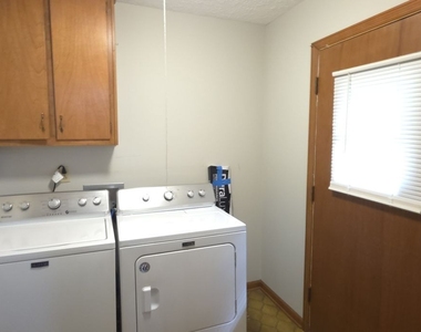 1382 Mary Dale Drive Sw - Photo Thumbnail 12