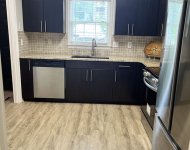 138 Sterling Court - Photo Thumbnail 7