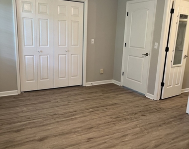 138 Sterling Court - Photo Thumbnail 15