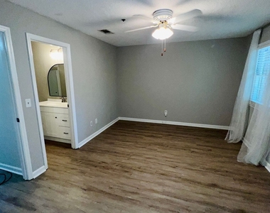 138 Sterling Court - Photo Thumbnail 17