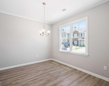 2826 Laurel Ridge Circle - Photo Thumbnail 4