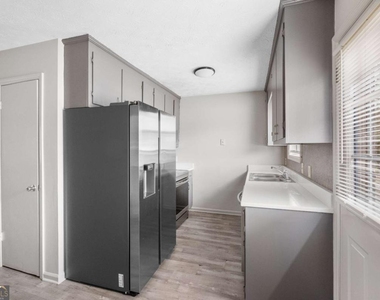 1007 New Lacy Street - Photo Thumbnail 5