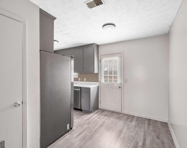 1007 New Lacy Street - Photo Thumbnail 4