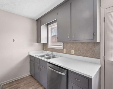 1007 New Lacy Street - Photo Thumbnail 6