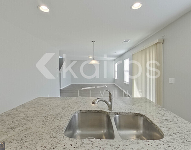 101 Saint Matthew Way - Photo Thumbnail 7