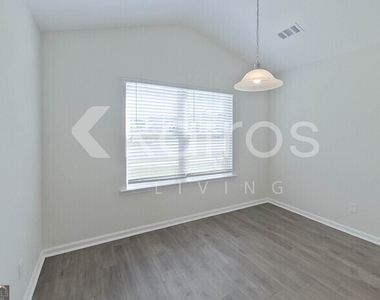 108 Saint Phillip Way - Photo Thumbnail 3