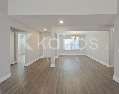 228 Western Red Cedar Drive - Photo Thumbnail 2