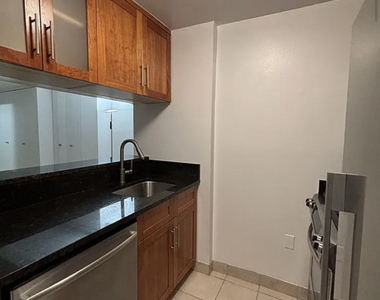 101 West 55th Street - Photo Thumbnail 2