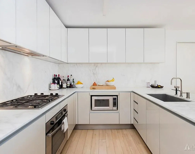 322 West 57th Street - Photo Thumbnail 3