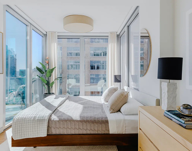 547 West 47th Street - Photo Thumbnail 2