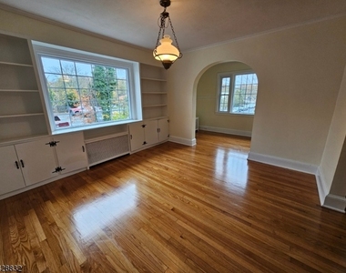 48 Bay St - Photo Thumbnail 2