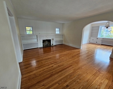 48 Bay St - Photo Thumbnail 7