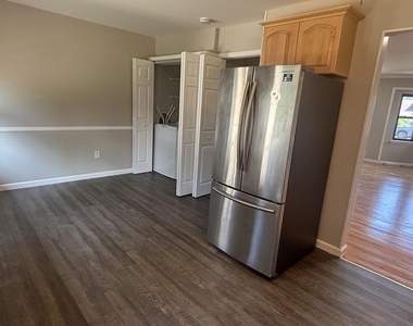 41 Village Green Way - Photo Thumbnail 6