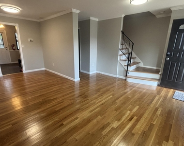 41 Village Green Way - Photo Thumbnail 4