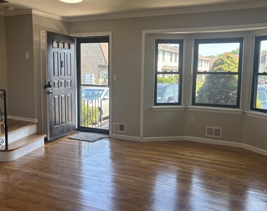 41 Village Green Way - Photo Thumbnail 2