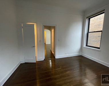 E 81st St - Photo Thumbnail 4