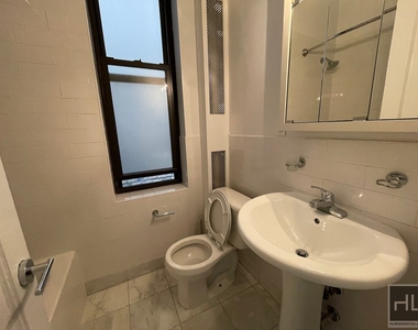 E 81st St - Photo Thumbnail 7