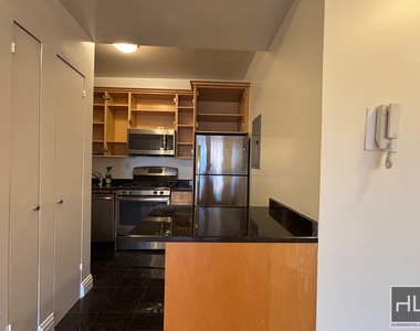 West 79 Street - Photo Thumbnail 6