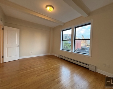 West 79 Street - Photo Thumbnail 3