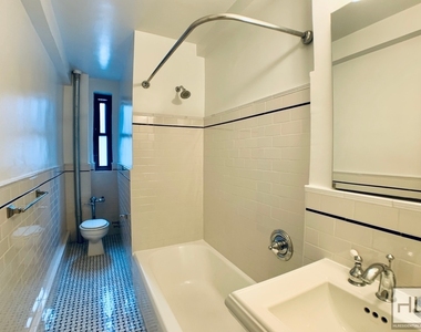 East 56 Street - Photo Thumbnail 5