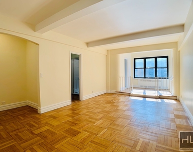 East 56 Street - Photo Thumbnail 1