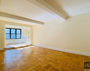 East 56 Street - Photo Thumbnail 2