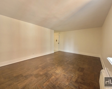 East 79th Street - Photo Thumbnail 4
