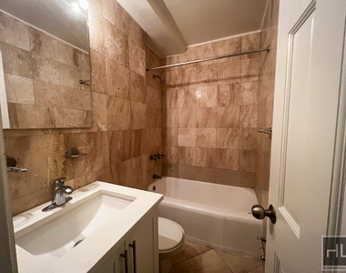 East 79th Street - Photo Thumbnail 7